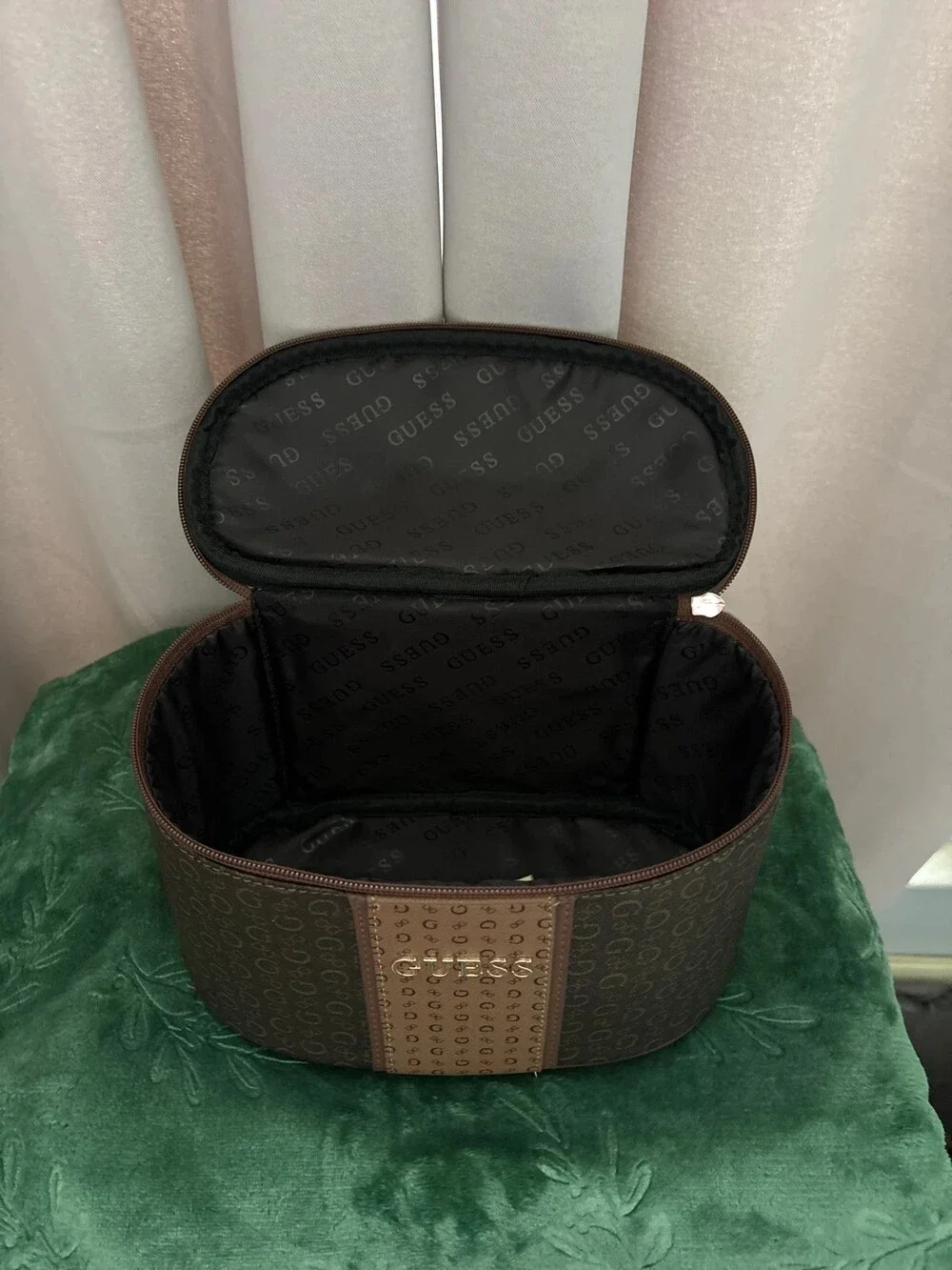 GUESS berta toiletry